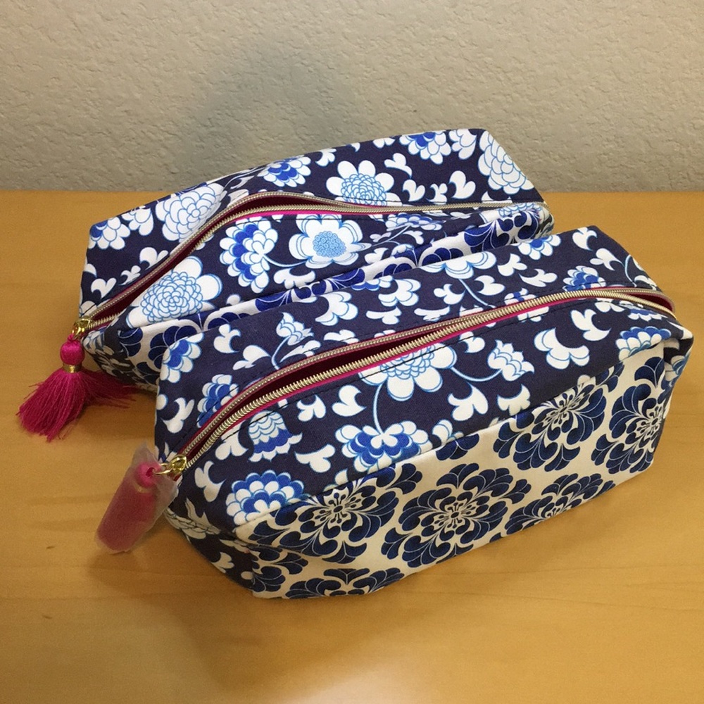 Set of 2 Canvas Makeup Bags from Estée Lauder Into The Blue Promo, Blue White